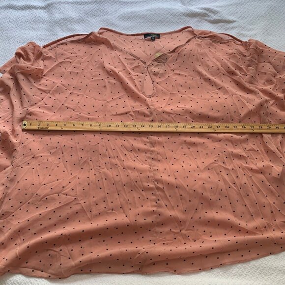 NEW Suzanne Betro polka dot short sleeve cold shoulder lightweight pullover top - Picture 9 of 10